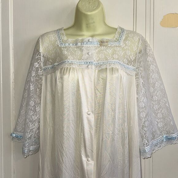 NWT Vtg Henson Kickernick white nylon long robe with lace neckline/3/4 sleeves - Picture 2 of 9